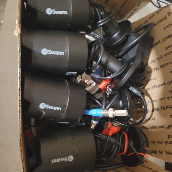 Swann security cameras with all cords to run - Picture 7 of 8